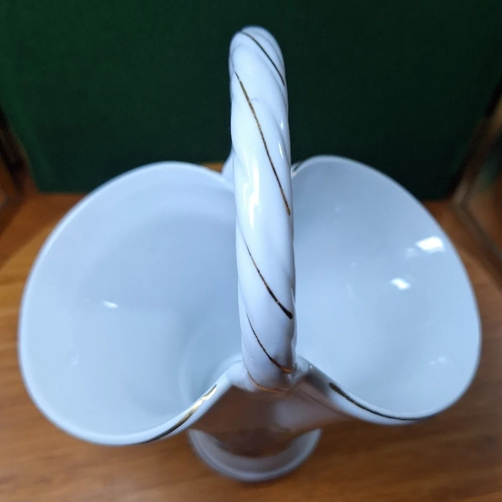 Porcelain basket